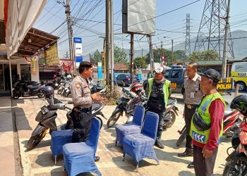 Anggota Polsek Lembursitu Dialogis Himbauan Kepada Petugas Satpam dan Petugas Parkir