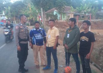 Sambangi Warga dengan Humanis Bhabinkamtibmas Sampaikan Pesan Kamtibmas Kepada Warga