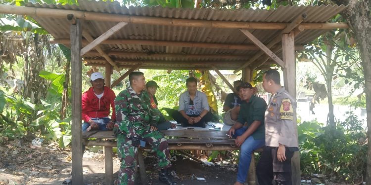 Bentuk Sinergitas TNI-Polri, Bhabinkamtibmas Bersama Babinsa Melaksanakan Sambang Warga Binaan
