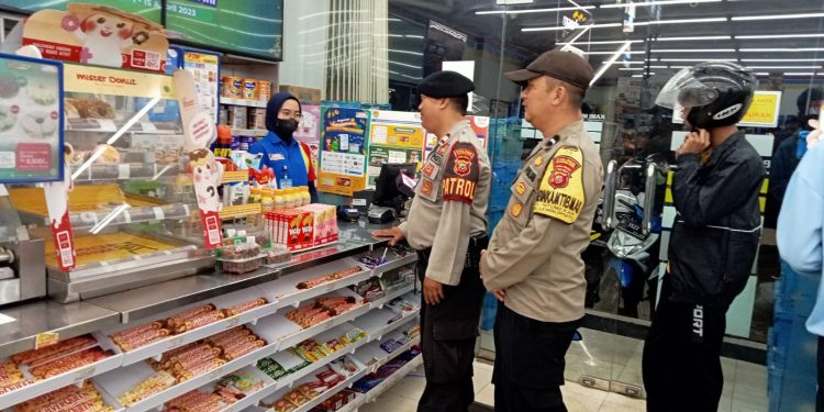 Patroli Dialogis Dengan Karyawan Indomaret