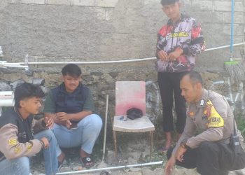 Sambangi Warga Bhabinkamtibmas Sampaikan Pesan Kamtibmas Kepada Warganya Dengan Humanis