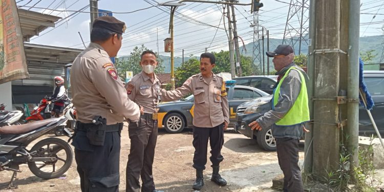 Sambang ke Obyek Vital, Unit Samapta Polsek Lembursitu Patroli Dialogis dengan Satpam Bank