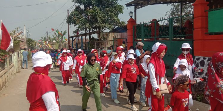 Warga Kampung Pasir Angin Nempel Gelar Karnaval, Memeriahkan Hut RI Ke 78
