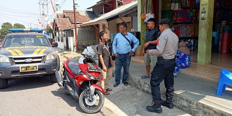Anggota Polsek Lembursitu Patroli Dialogis, Polri Ciptakan Kamtibmas