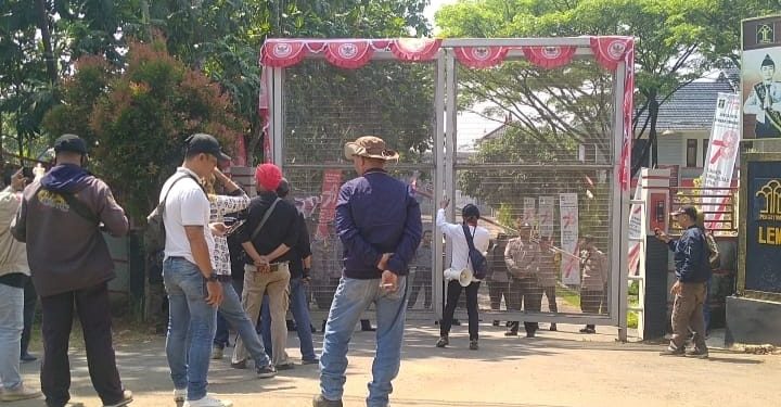 Aksi Protes Awak Media di Lapas Warungkiara Deadlock, Siap Aksi Jilid II
