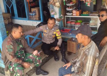 Wujud Sinergitas TNI-POLRI, Bhabinkamtibmas Bersama Babinsa Sambang Warga Binaannya