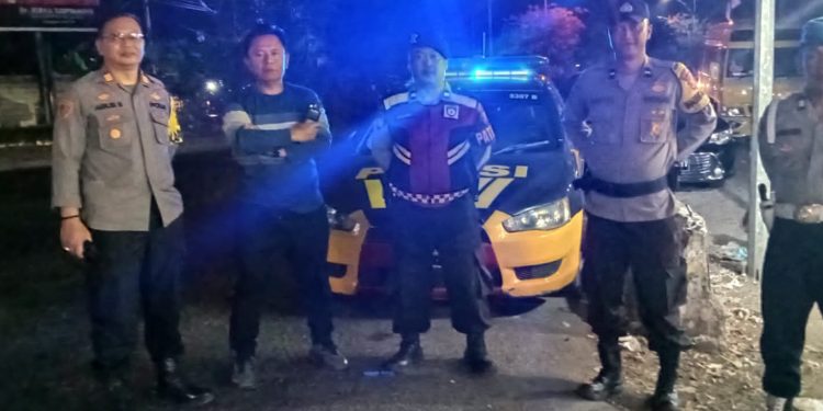 Kapolsek Lembursitu Pimpin Patroli KRYD, Berikan Pesan Kamtibmas Kepada Warga