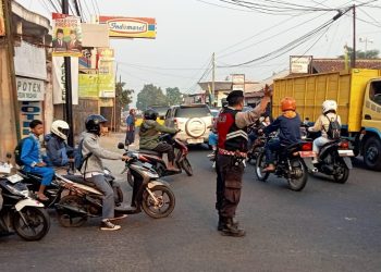Bentuk Pelayanan Terhadap Masyarakat Anggota Polri Melaksanakan Pengaturan Lalu Lintas