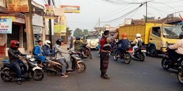 Bentuk Pelayanan Terhadap Masyarakat Anggota Polri Melaksanakan Pengaturan Lalu Lintas