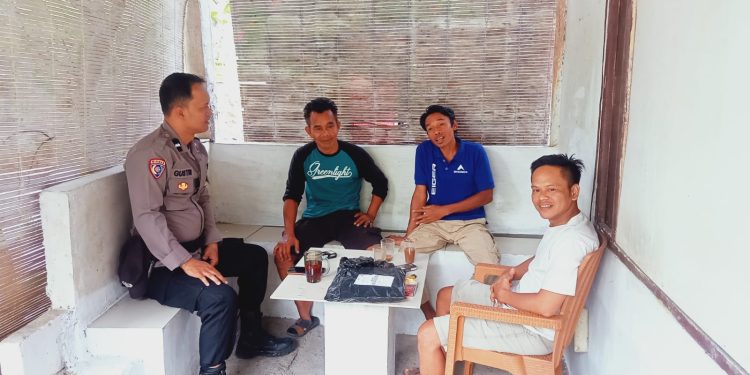 Bhabinkamtibmas Sambang Tokoh Masyarakat, sampaikan pesan kamtibmas