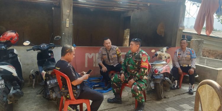 Perkuat Sinergitas TNI-Polri, Bhabinkamtibmas Bersama Babinsa Sambangi Warga Binaan