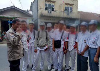 Antisipasi Bubaran Anak Sekolah, Bhabinkamtibmas Polsek Lembursitu Lakukan Sambang dan Patroli