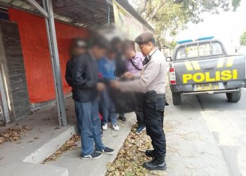 Patroli Siang, Unit Samapta Polsek Lembursitu Polres Sukabumi Kota Antisipasi Tawuran Pelajar Saat Bubaran Sekolah