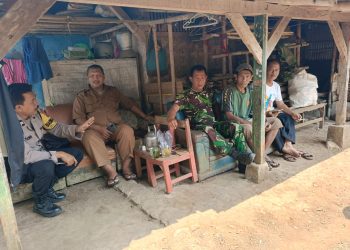 Perkuat Sinergitas TNI-Polri, Bhabinkamtibmas bersama Babinsa Sambang ke Masyarakat Secara Bersama