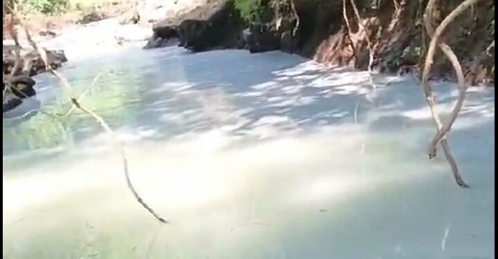 Aliran Sungai Tercemar Limbah Pabrik Batu, Video Kegeraman Warga Bojong Viral