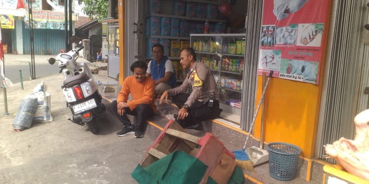 Lewat Sambang Bhabinkamtibmas Ajak Warga Wujudkan Kamtibmas Kondusif