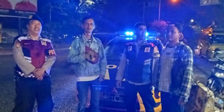 Patroli Dialogis Malam Hari, Upaya Personel Polsek Lembursitu Cegah Gangguan Kamtibmas