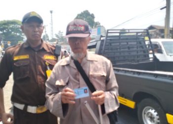 Oknum RW di Cibadak Diduga Hancurkan Yayasan, Pria Tunanetra Datangi Kejaksaan