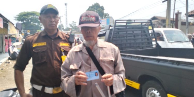 Oknum RW di Cibadak Diduga Hancurkan Yayasan, Pria Tunanetra Datangi Kejaksaan