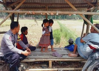 Bhabinkamtibmas Sambang Tokoh Masyarakat, Sampaikan Pesan Kamtibmas