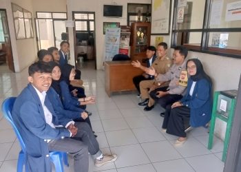 Wujudkan Sinergitas dengan Lurah Lembursitu dan Warga, Bhabinkamtibmas Rutin Laksanakan Sambang