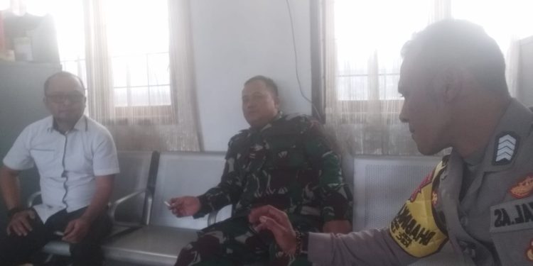Ciptakan Rasa Aman, Sinergitas Babinsa Dan Bhabinkamtibmas Polsek Lembursitu Kompak Sambangi Warga