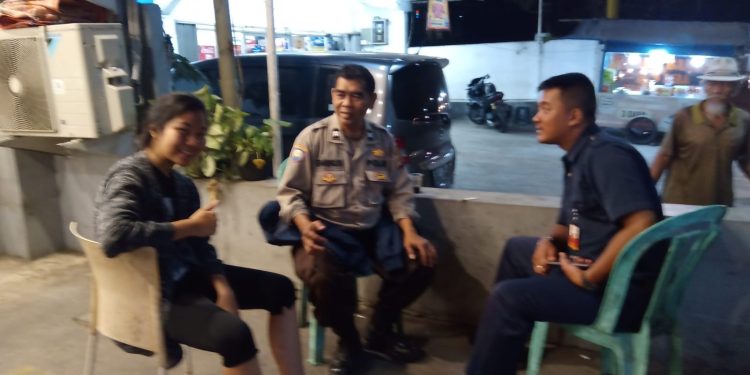 Polisi Polsek Lembursitu Laksanakan Patroli Malam dan Sambang, Kontrol Rinimart Antisipasi Gangguan Kamtibmas
