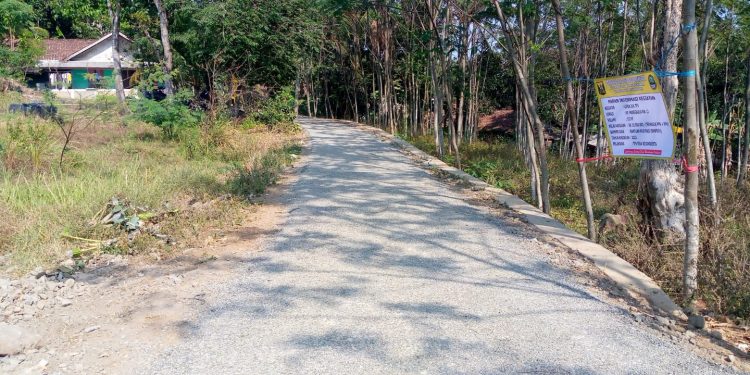 Pemdes Bojongkerta Realisasikan Banprov 2023, Lapen Jalan Poros Mangga II