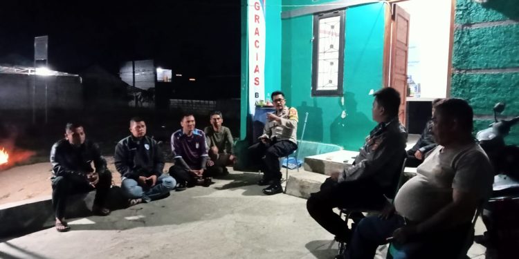 Patroli Dialogis Malam Hari, Upaya Anggota Polsek Lembursitu Cegah Gangguan Kamtibmas