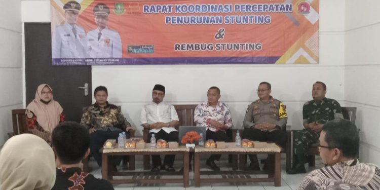 Kapolsek Lembursitu Hadiri Rapat Koordinasi Percepatan Penurunan Stunting Dan Rembug Stanting Tingkat Kec. Lembursitu Tahun 2023
