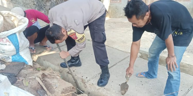 Bhabinkamtibmas Selalu Hadir di Tengah Masyarakat Memberikan Himbauan Kamtibmas