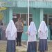 Kapolsek Lembursitu Giat Police Goes To School Jadi Pembina Upacara di Sekolah Mts Amal Islami Kel Sindangsari