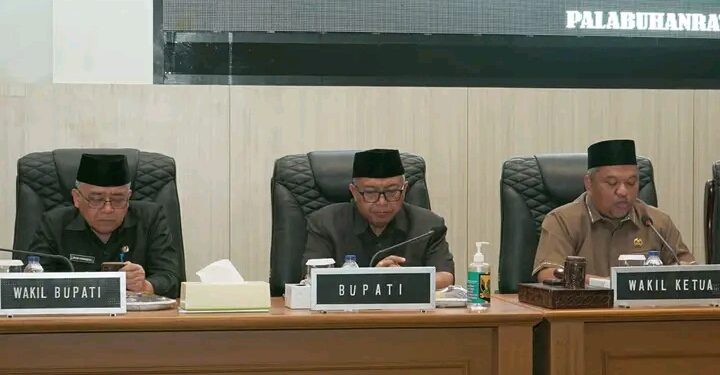 Rapat Parnipurna DPRD, Bupati Sampaikan Nota Pengantar Tentang Raperda APBD Perubahan TA 2023