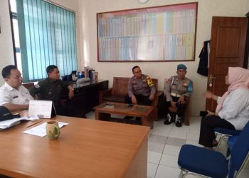 Kapolsek Lembursitu Jalin Silaturahmi dengan Lurah