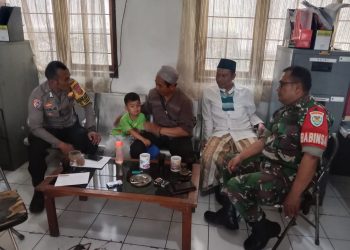 Perkuat Sinergitas TNI-Polri, Bhabinkamtibmas bersama Babinsa Sambang ke Masyarakat