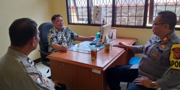 Kapolsek Lembursitu dan Bhabinkamtibmas Sambangi Kantor Lurah