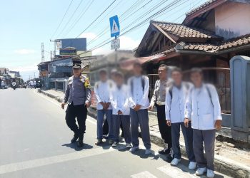 Kegiatan Patroli Kapolsek Lembursitu Beserta Anggota Antisipasi Aksi Tawuran Antar Pelajar Pasca Bubaran Anak Sekolah