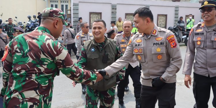 Bareng Dandim, Kapolres Sukabumi Kota Cek Proses Pemungutan Suara Pilkades Serentak