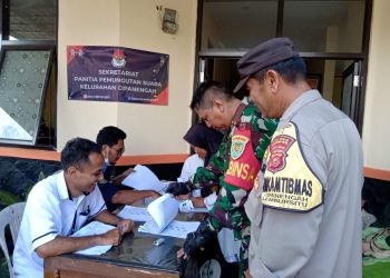 Sinergitas Tni Polri Sambangi Warga dengan Humanis, Bhabinkamtibmas dan Babinsa Sampaikan Pesan Kamtibmas Kepada Warganya