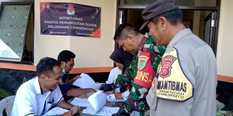 Sinergitas Tni Polri Sambangi Warga dengan Humanis, Bhabinkamtibmas dan Babinsa Sampaikan Pesan Kamtibmas Kepada Warganya