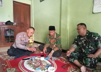 Bentuk Sinergitas TNI – Polri, Bhabinkamtibmas Bersama Babinsa Melaksanakan Sambang Warga Binaan
