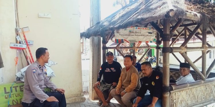Ciptakan Kamtibmas Yang Kondusif, Bhabinkamtibmas Sambang di Wilayah Binaannya