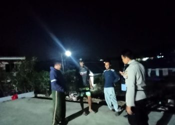 Anggota Samapta Polsek Lembursitu Melaksanakan Patroli Malam Hari Antisipasi Gukamtibmas