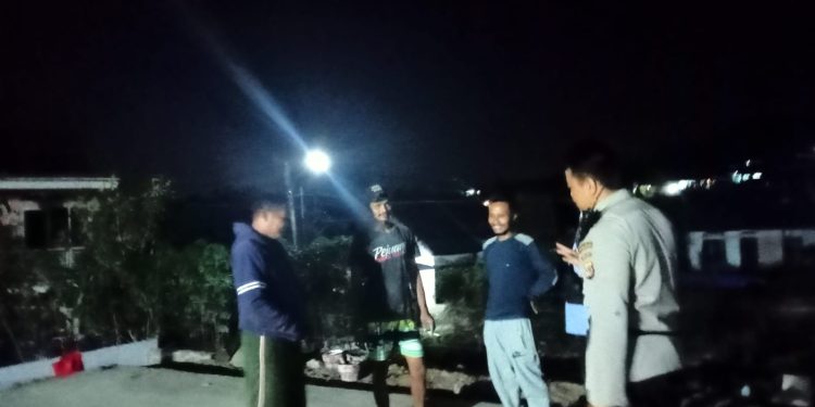 Anggota Samapta Polsek Lembursitu Melaksanakan Patroli Malam Hari Antisipasi Gukamtibmas