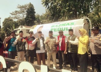 Baznas Distribusikan Bantuan Air Bersih, Warga di Sejumlah Wilayah Kab. Sukabumi Sumringah