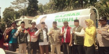 Baznas Distribusikan Bantuan Air Bersih, Warga di Sejumlah Wilayah Kab. Sukabumi Sumringah