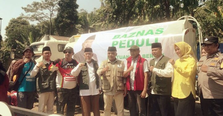 Baznas Distribusikan Bantuan Air Bersih, Warga di Sejumlah Wilayah Kab. Sukabumi Sumringah