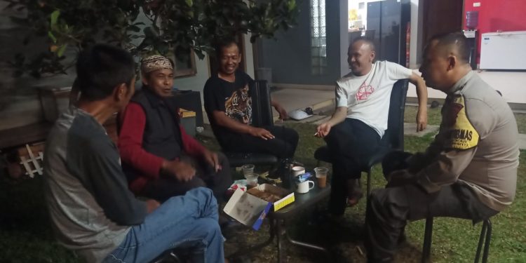 Menjaga Situasi Kamtibmas Agar Selalu Aman Bhabinkamtibmas Rutin Sambang Dan Dialogis Ke Warga Di Wilayah Binaan