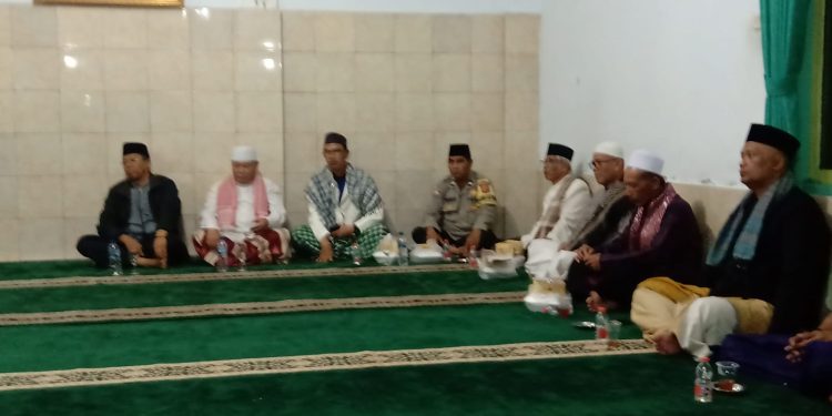 Bhabinkamtibmas Polsek Lembursitu Hadiri Giat Peringatan Maulid Nabi Muhammad SAW 1445 H