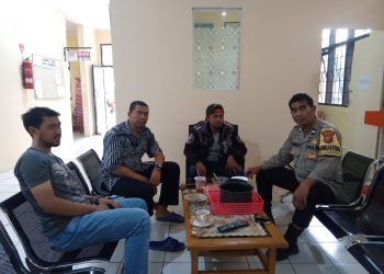 Laksanakan Sambang di Kantor Kelurahan Bhabinkamtibmas Kelurahan Cipanengah Jalin Silaturahmi dengan Staf Kelurahan Cipanengah